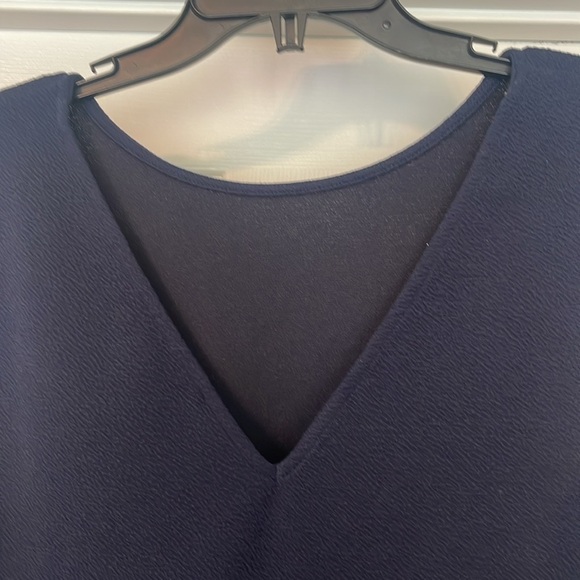 Ann Taylor Factory -  navy blue sleeveless top - back v-neck - size XL - Picture 3 of 5